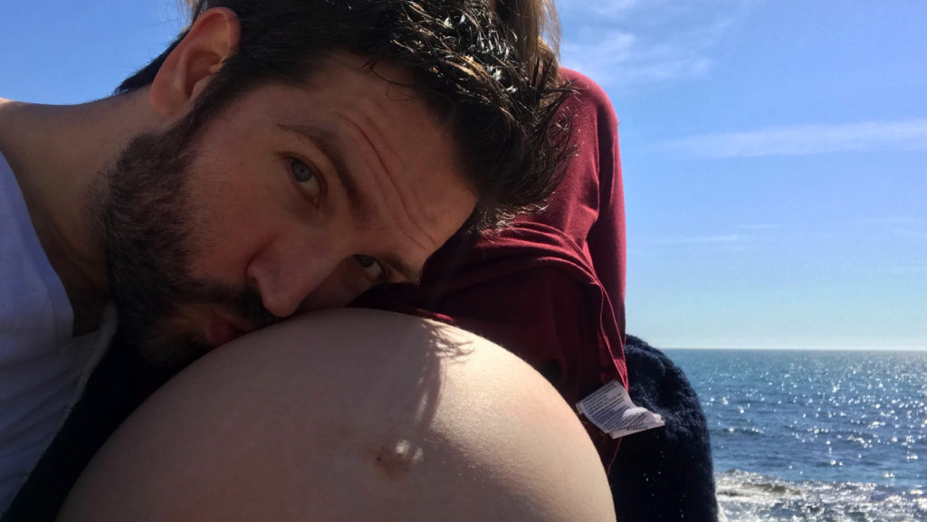 Dando un paseo por la playa con la barriga al aire una vez todo está listo